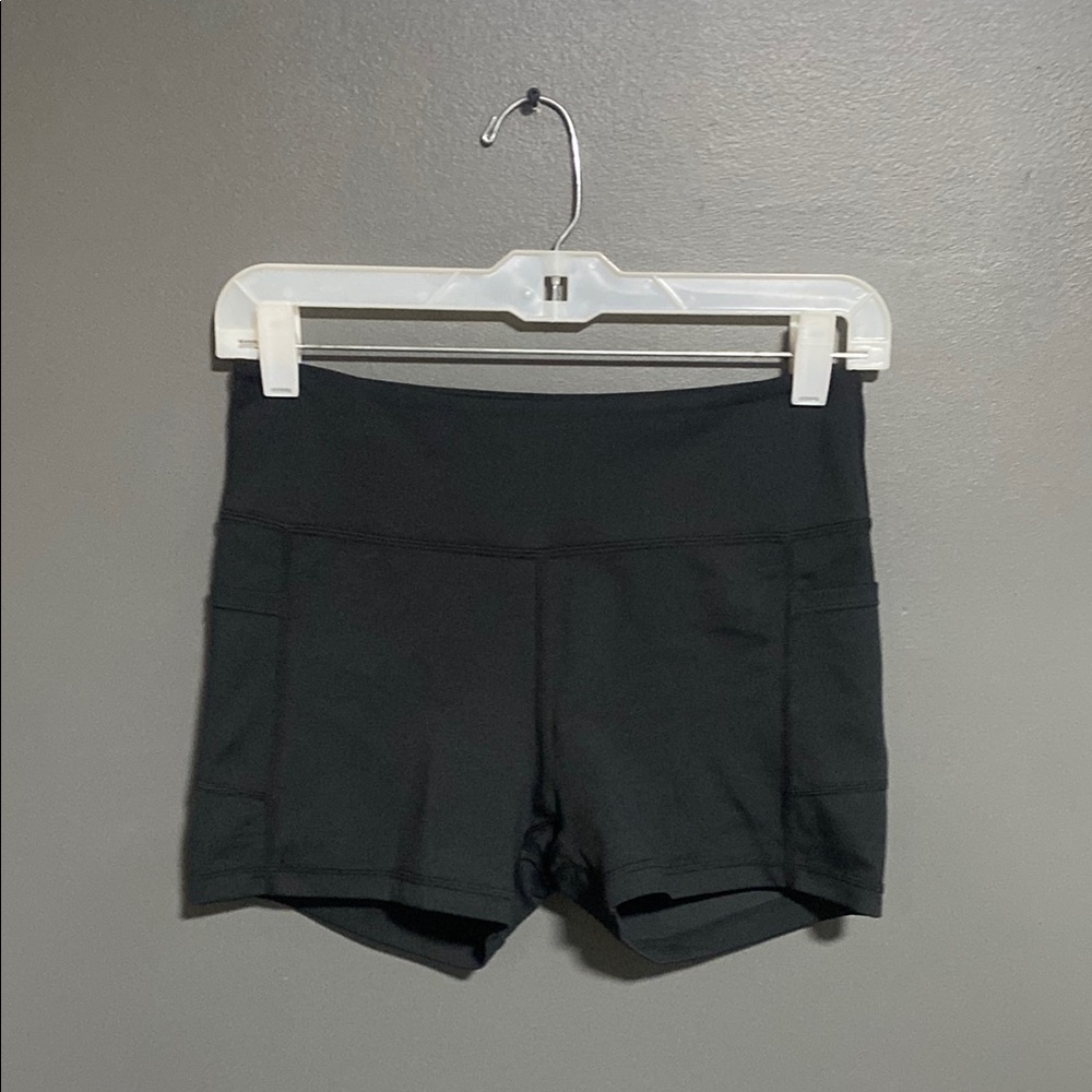 Zyia Black Light n Tight Pocket Hustle Shorts Size Medium